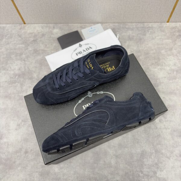 sy_no_46BA6ED7FEFA6AE4EA34F459B0EEEC3C_1 Prada Navy Suede Gold Logo Trainer