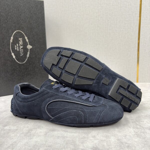 sy_no_46BA6ED7FEFA6AE4EA34F459B0EEEC3C_8 Prada Navy Suede Gold Logo Trainer