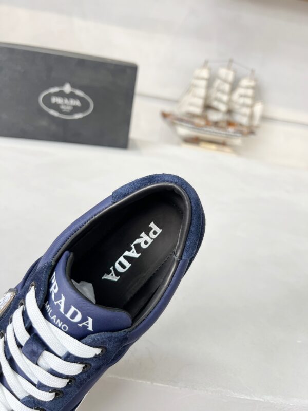 sy_no_49F00F71CBC0A2AF6CEBD2CA6D0ED0AA_2 Prada Navy Suede Low-Top Casual Trainer