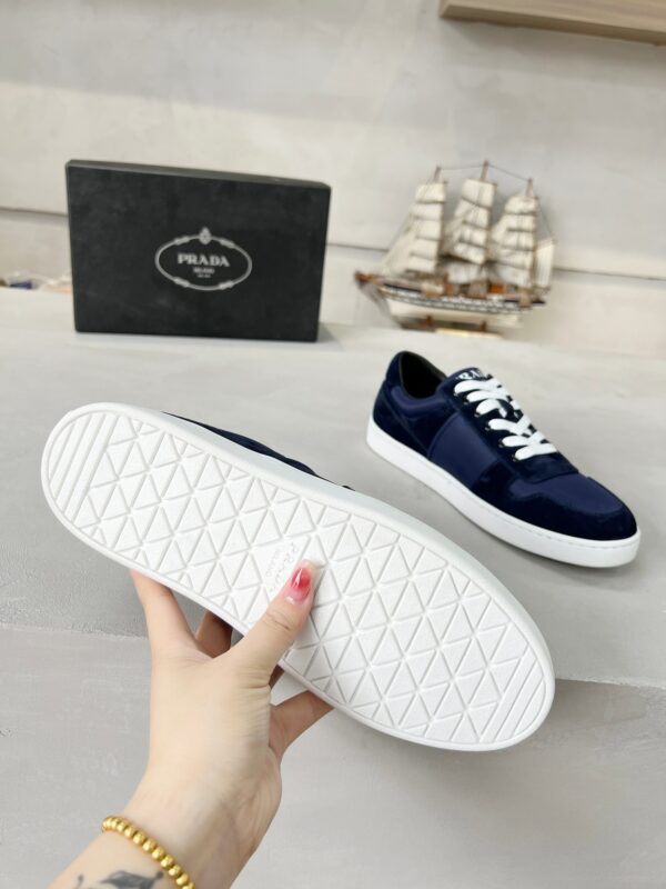 sy_no_49F00F71CBC0A2AF6CEBD2CA6D0ED0AA_3 Prada Navy Suede Low-Top Casual Trainer