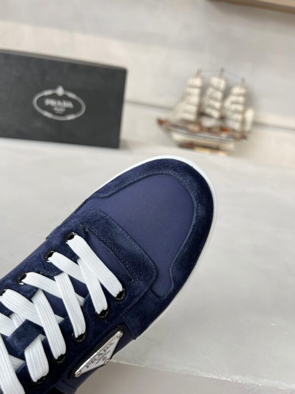 sy_no_49F00F71CBC0A2AF6CEBD2CA6D0ED0AA_7 Prada Navy Suede Low-Top Casual Trainer