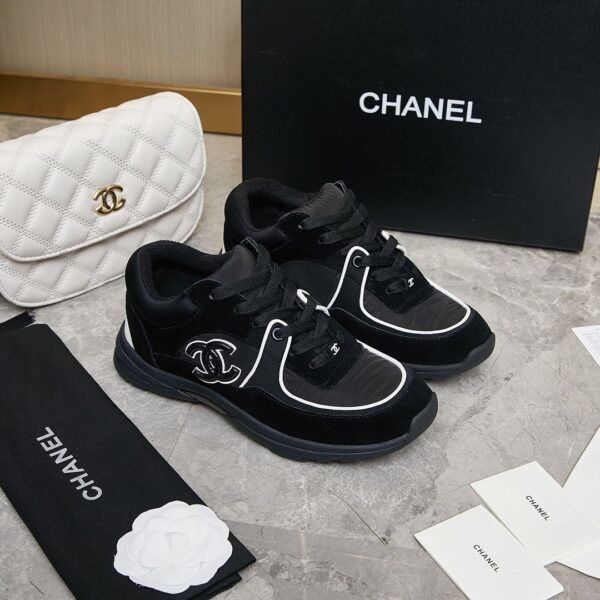 sy_no_51199DC8E183362F32B9BBE8E5F38207_0 Chanel Black and White Piping Low-Top Sneaker with Suede and CC Logo