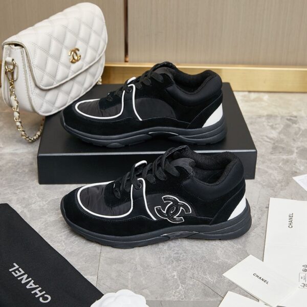 sy_no_51199DC8E183362F32B9BBE8E5F38207_2 Chanel Black and White Piping Low-Top Sneaker with Suede and CC Logo