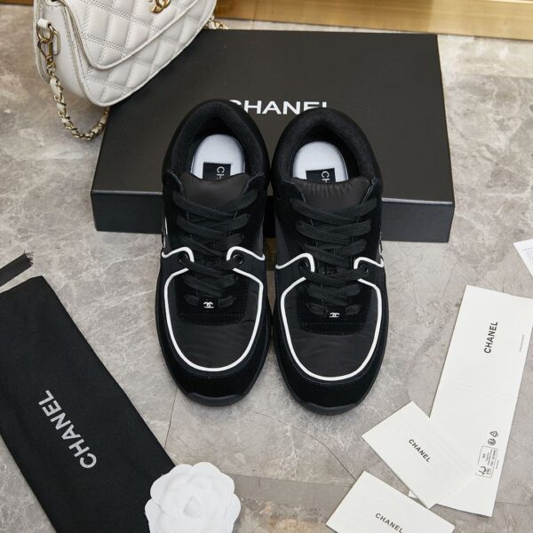 sy_no_51199DC8E183362F32B9BBE8E5F38207_5 Chanel Black and White Piping Low-Top Sneaker with Suede and CC Logo