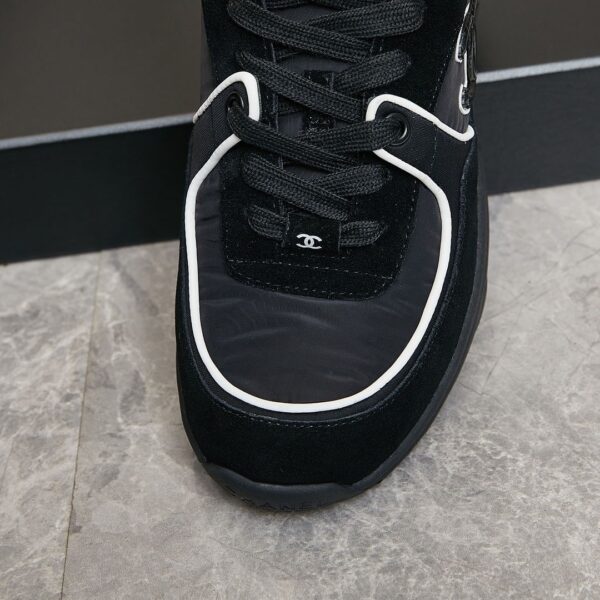 sy_no_51199DC8E183362F32B9BBE8E5F38207_6 Chanel Black and White Piping Low-Top Sneaker with Suede and CC Logo