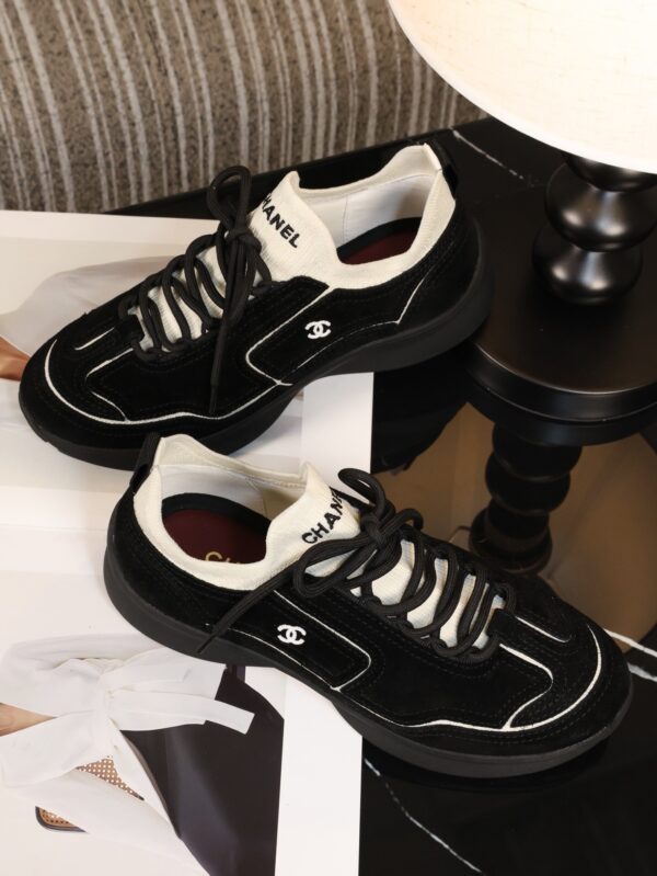 sy_no_523BE4E99C4E61DD3F343F5F8F08DFA5_1 Chanel Black and White Mixed Material Low-Top Sneaker with Contrast Piping and CC Logo