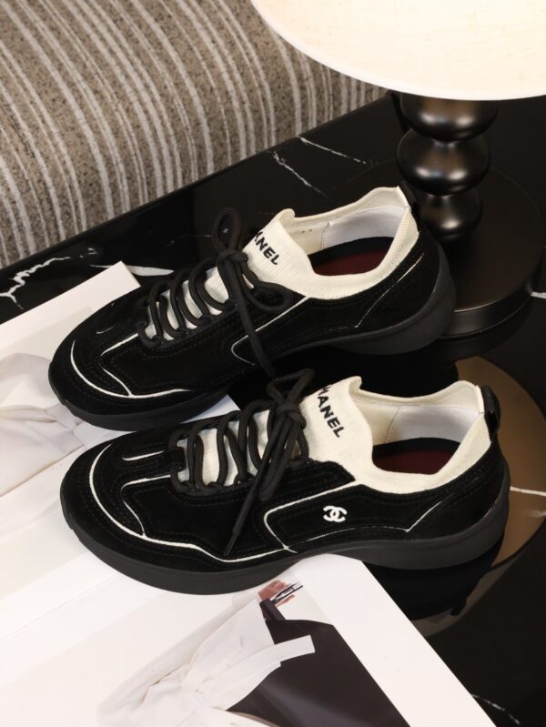 sy_no_523BE4E99C4E61DD3F343F5F8F08DFA5_2 Chanel Black and White Mixed Material Low-Top Sneaker with Contrast Piping and CC Logo