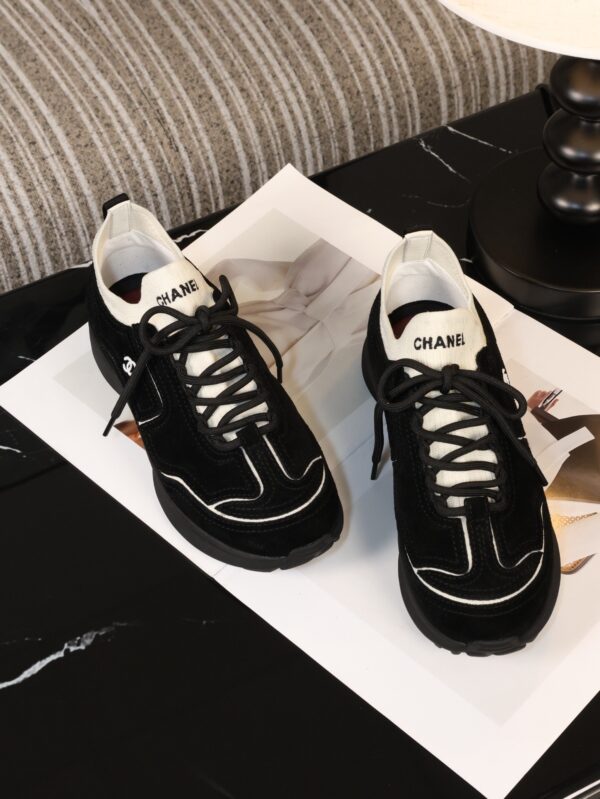 sy_no_523BE4E99C4E61DD3F343F5F8F08DFA5_3 Chanel Black and White Mixed Material Low-Top Sneaker with Contrast Piping and CC Logo