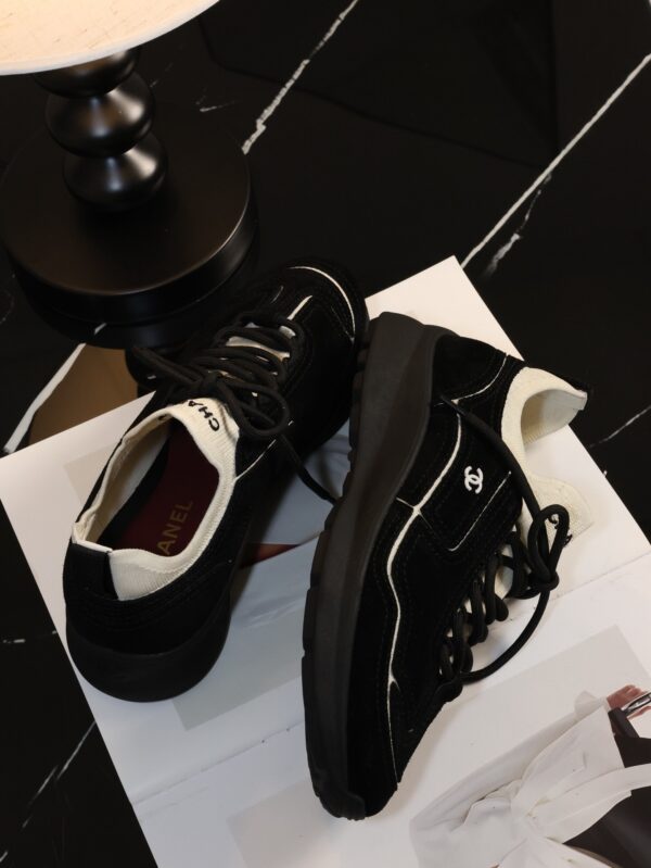 sy_no_523BE4E99C4E61DD3F343F5F8F08DFA5_4 Chanel Black and White Mixed Material Low-Top Sneaker with Contrast Piping and CC Logo