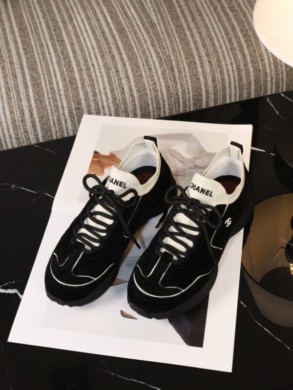 sy_no_523BE4E99C4E61DD3F343F5F8F08DFA5_7 Chanel Black and White Mixed Material Low-Top Sneaker with Contrast Piping and CC Logo