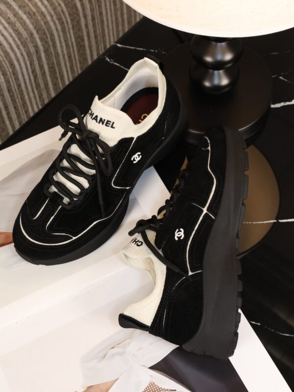 sy_no_523BE4E99C4E61DD3F343F5F8F08DFA5_8 Chanel Black and White Mixed Material Low-Top Sneaker with Contrast Piping and CC Logo