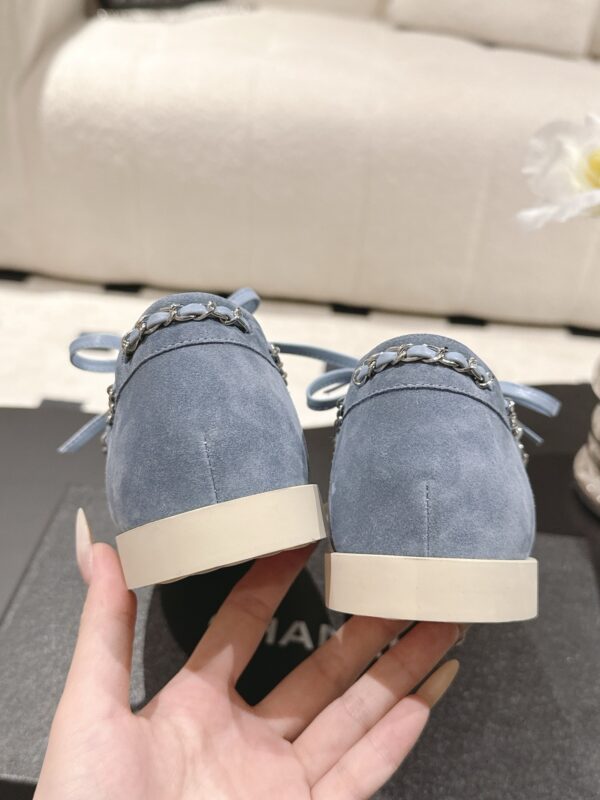 sy_no_5316C3E18E0FE2FA0BE943EF281AC671_8 Chanel Light Blue Suede Low-Top Shoe with Cap-Toe & CC Chain Detail