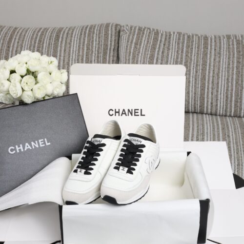 sy_no_54A87943443241EB974E8D6B3EDCB005_0 Chanel White and Black Mixed Material Low-Top Sneaker with Suede and CC Logo