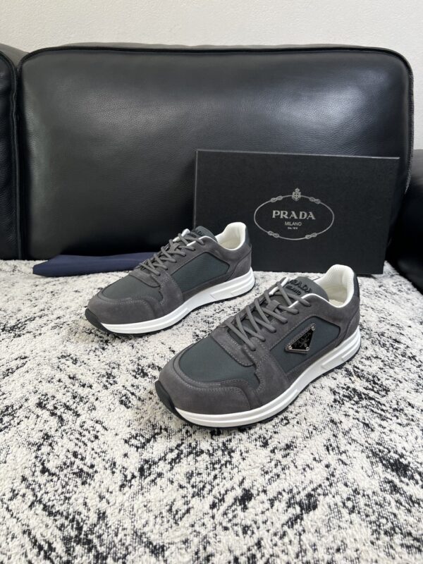 sy_no_55645E36F794D772E80F863542DB22CD_1 Prada Grey Suede Mesh-Spliced Triangle Logo Low-Top Sneaker