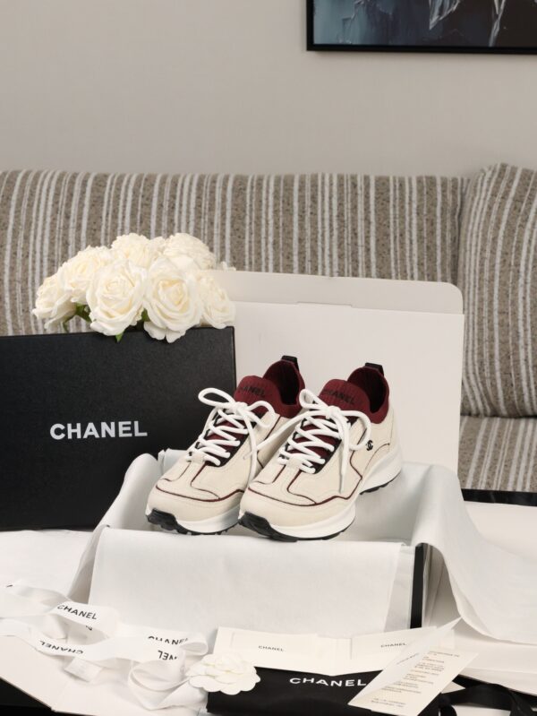sy_no_560C0E2DD154136B20A24989179C93C6_0 Chanel Off-White and Burgundy Mixed Material Low-Top Sneaker with Contrast Piping and CC Logo