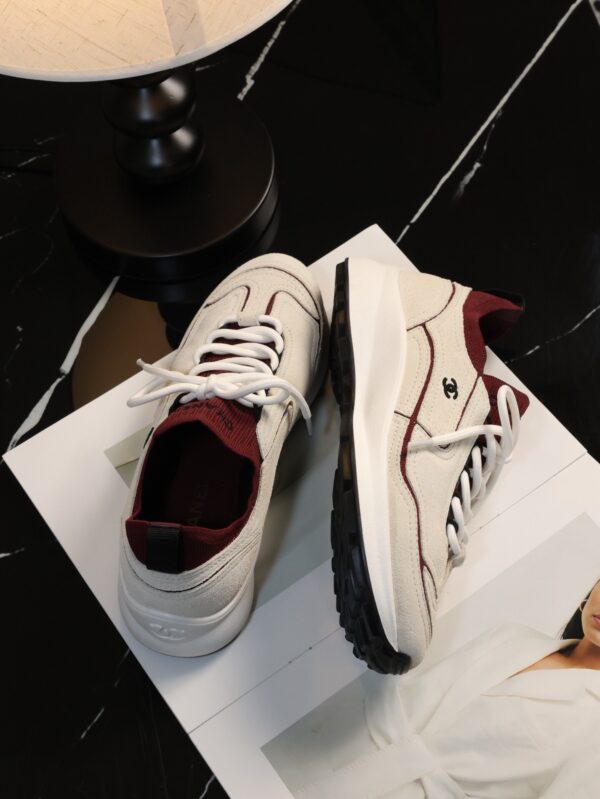 sy_no_560C0E2DD154136B20A24989179C93C6_1 Chanel Off-White and Burgundy Mixed Material Low-Top Sneaker with Contrast Piping and CC Logo