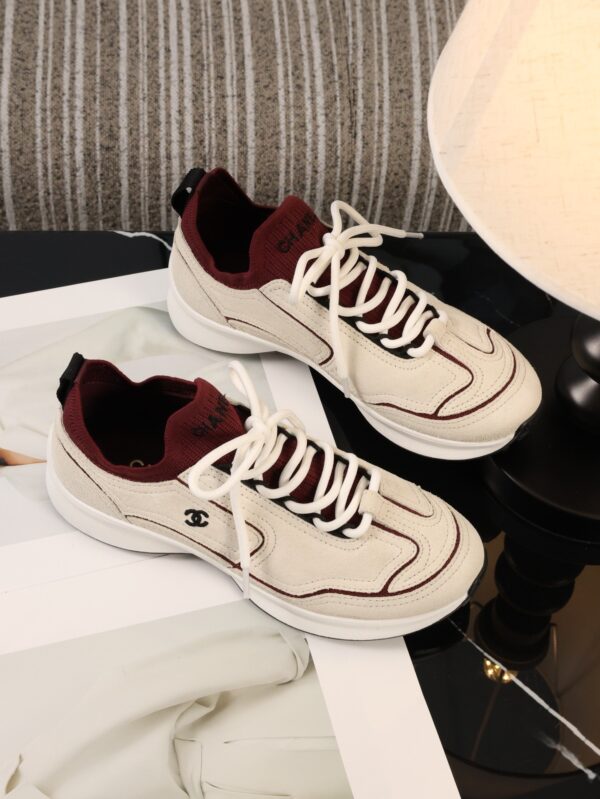sy_no_560C0E2DD154136B20A24989179C93C6_3 Chanel Off-White and Burgundy Mixed Material Low-Top Sneaker with Contrast Piping and CC Logo