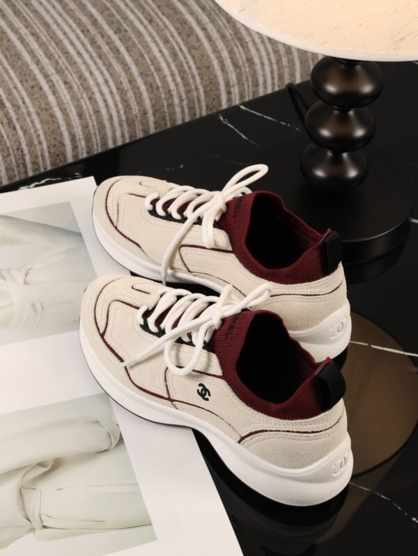 sy_no_560C0E2DD154136B20A24989179C93C6_5 Chanel Off-White and Burgundy Mixed Material Low-Top Sneaker with Contrast Piping and CC Logo