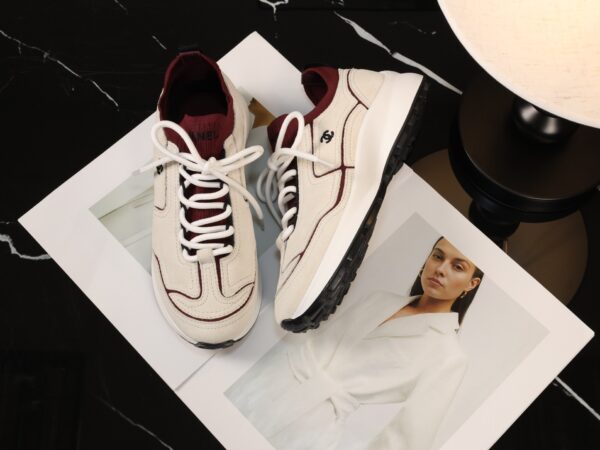 sy_no_560C0E2DD154136B20A24989179C93C6_7 Chanel Off-White and Burgundy Mixed Material Low-Top Sneaker with Contrast Piping and CC Logo