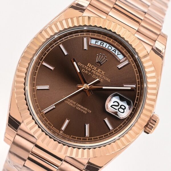 ROLEX Rolex Dog Tooth Ring Rose Gold Week Calendar Automatic Mechanical Movement 100m Waterproof Date Display Men's Watch Swiss Watch 40mm Coffee Color Dial