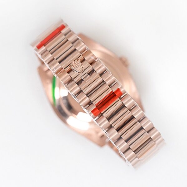 ROLEX Rolex Dog Tooth Ring Rose Gold Week Calendar Automatic Mechanical Movement 100m Waterproof Date Display Men's Watch Swiss Watch 40mm Coffee Color Dial