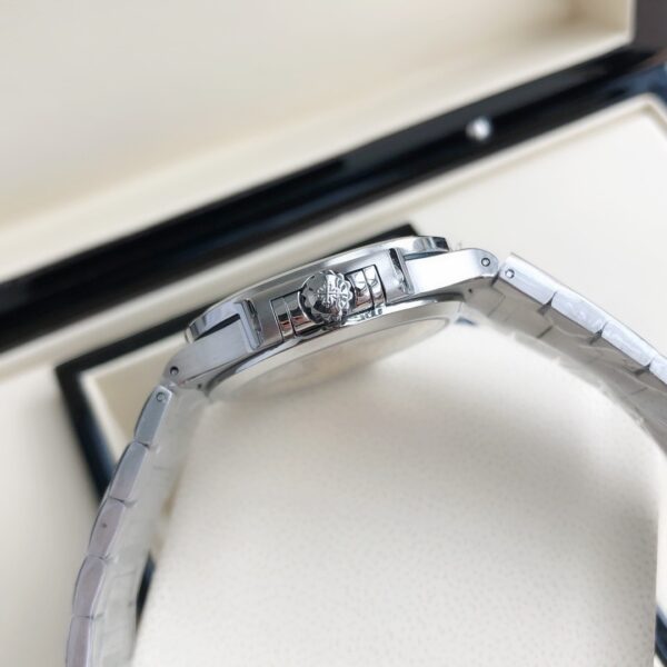Patek Philippe Nautilus Automatic Mechanical Women's Watch (Sports Elegance Collection)