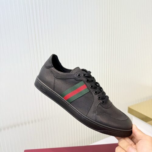 sy_no_5B617B9BE7658988BDFF790E3705F644_0 Gucci Black Leather Sneaker with Web Stripe