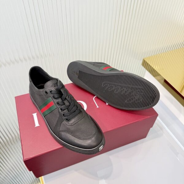 sy_no_5B617B9BE7658988BDFF790E3705F644_10 Gucci Black Leather Sneaker with Web Stripe