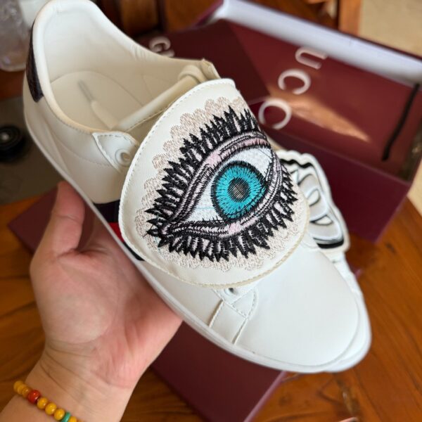 sy_no_5DE36B953E19D4D130FF8C8A0A3E6048_1 Gucci White Leather Low-Top Sneaker with Embroidered Eye and Bow Flaps