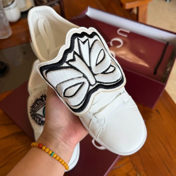 sy_no_5DE36B953E19D4D130FF8C8A0A3E6048_2 Gucci White Leather Low-Top Sneaker with Embroidered Eye and Bow Flaps