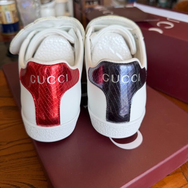 sy_no_5DE36B953E19D4D130FF8C8A0A3E6048_4 Gucci White Leather Low-Top Sneaker with Embroidered Eye and Bow Flaps