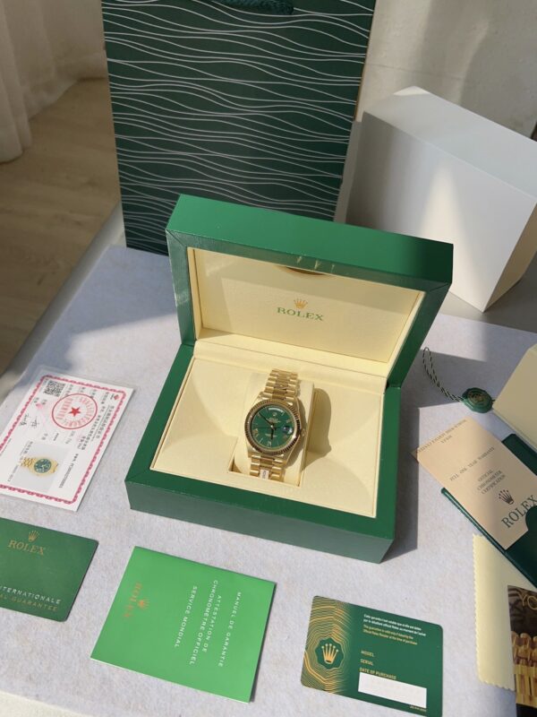 sy_no_66205D343E1812C06C6A46B2D34B31DE_1 Rolex Dog Tooth Ring Week Calendar Automatic Mechanical Movement Green Dial