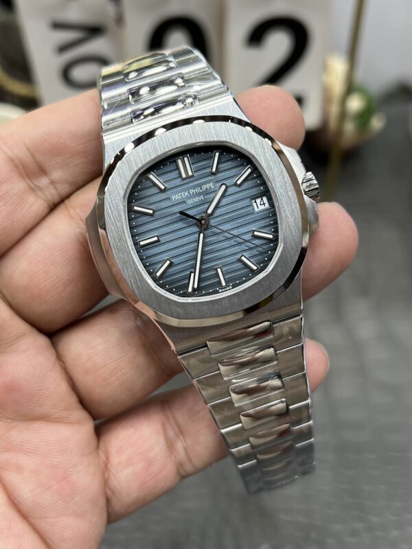 Patek Philippe Nautilus 5711 Blue Dial Automatic Mechanical Watch