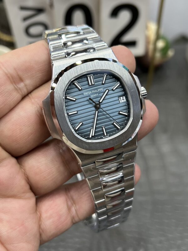 Patek Philippe Nautilus 5711 Blue Dial Automatic Mechanical Watch