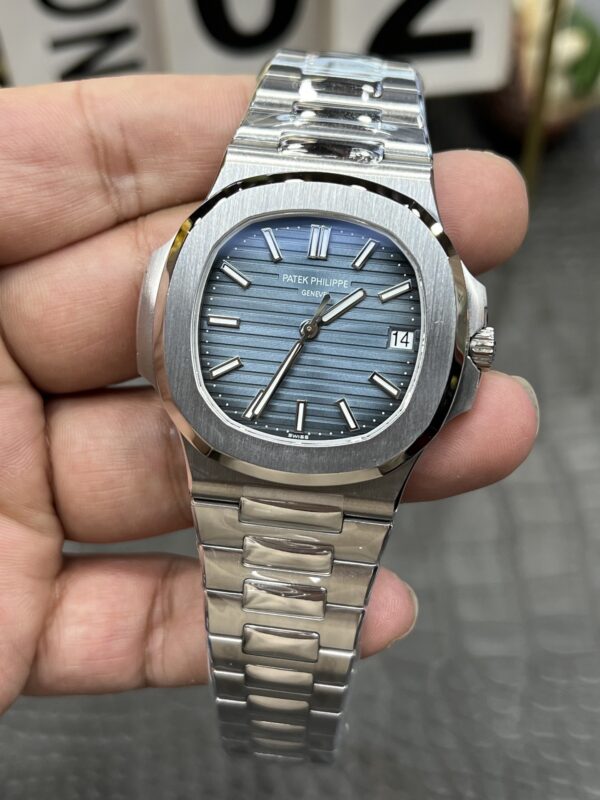 Patek Philippe Nautilus 5711 Blue Dial Automatic Mechanical Watch