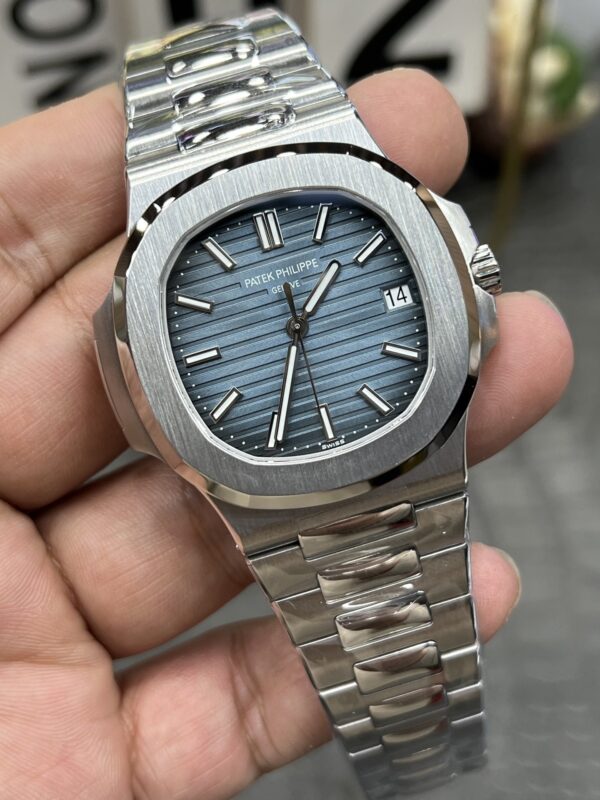 Patek Philippe Nautilus 5711 Blue Dial Automatic Mechanical Watch