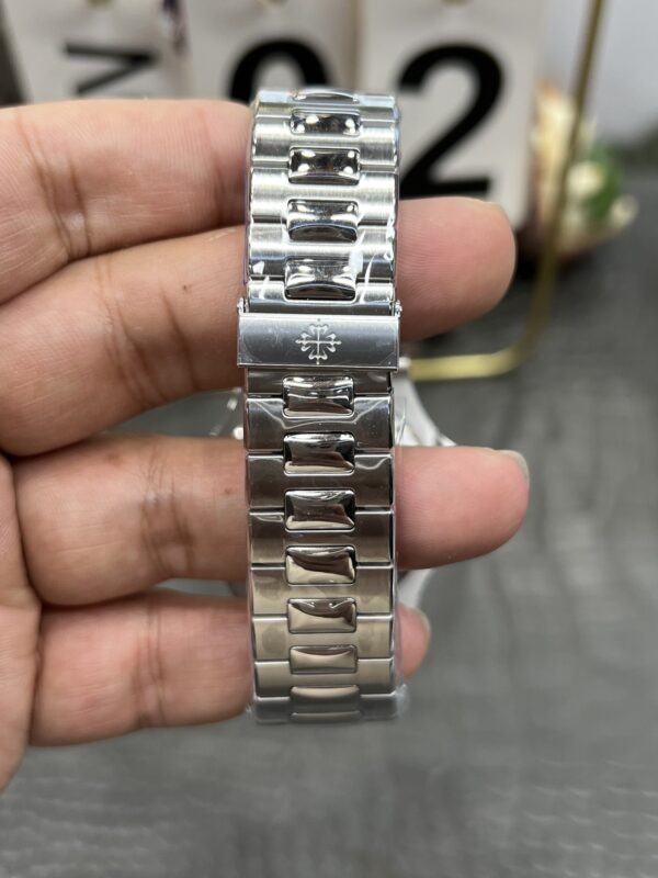 Patek Philippe Nautilus 5711 Blue Dial Automatic Mechanical Watch