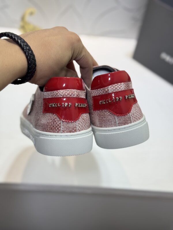 sy_no_68C1F698613FD809FD54BF4FEC5FCE1B_2 Philipp Plein Pink Gradient Crystal Hexagon-Logo Low-Top Sneaker