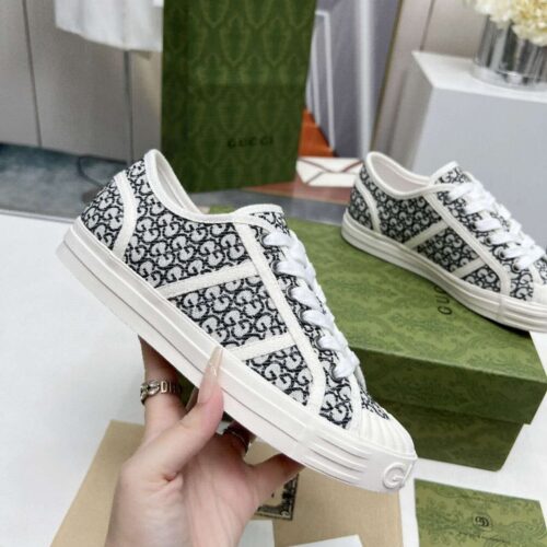 sy_no_6C62F35C1BAD97F4CE8122F89D2EBC7E_0 Gucci Black & White GG Monogram Canvas Low-Top Sneaker