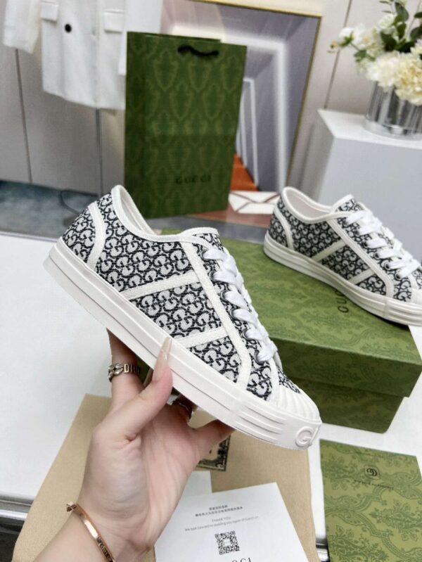 sy_no_6C62F35C1BAD97F4CE8122F89D2EBC7E_0 Gucci Black & White GG Monogram Canvas Low-Top Sneaker