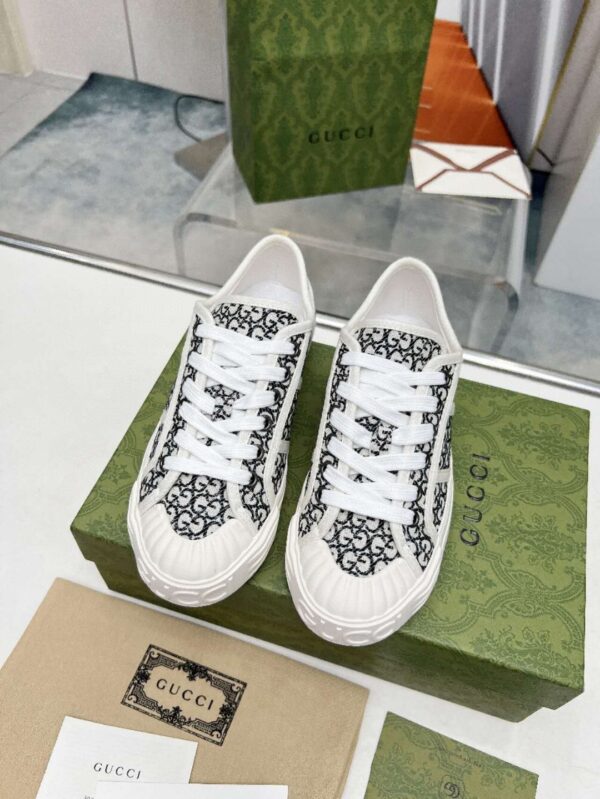 sy_no_6C62F35C1BAD97F4CE8122F89D2EBC7E_2 Gucci Black & White GG Monogram Canvas Low-Top Sneaker