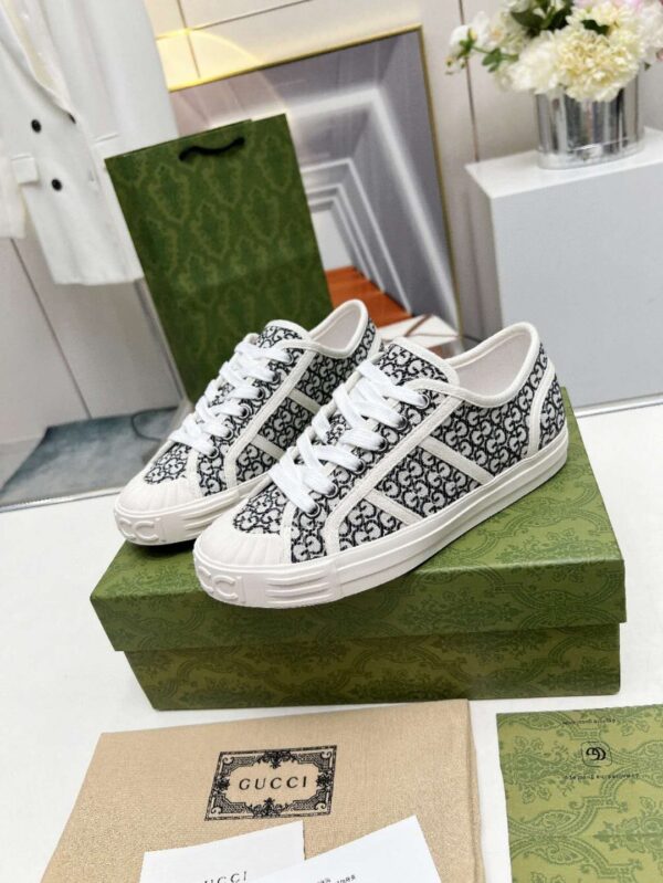 sy_no_6C62F35C1BAD97F4CE8122F89D2EBC7E_3 Gucci Black & White GG Monogram Canvas Low-Top Sneaker