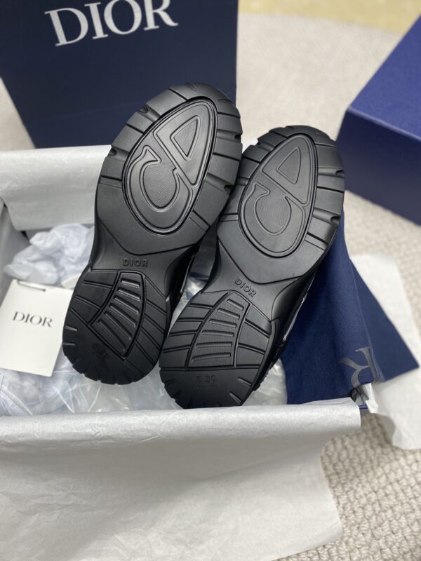 sy_no_6DC1406D011F4655E82C8BC117C52AAB_8 Dior Black Mesh White Outline CD Logo Running Sneaker