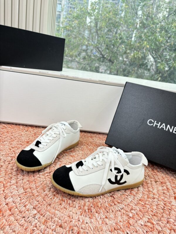 sy_no_6E51CCF1294369F6EDA2B6C5534073EB_1 Chanel White & Black Cap-Toe Low-Top Sneaker with Suede Detailing