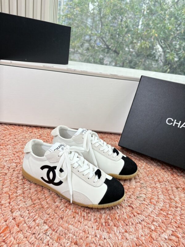 sy_no_6E51CCF1294369F6EDA2B6C5534073EB_2 Chanel White & Black Cap-Toe Low-Top Sneaker with Suede Detailing