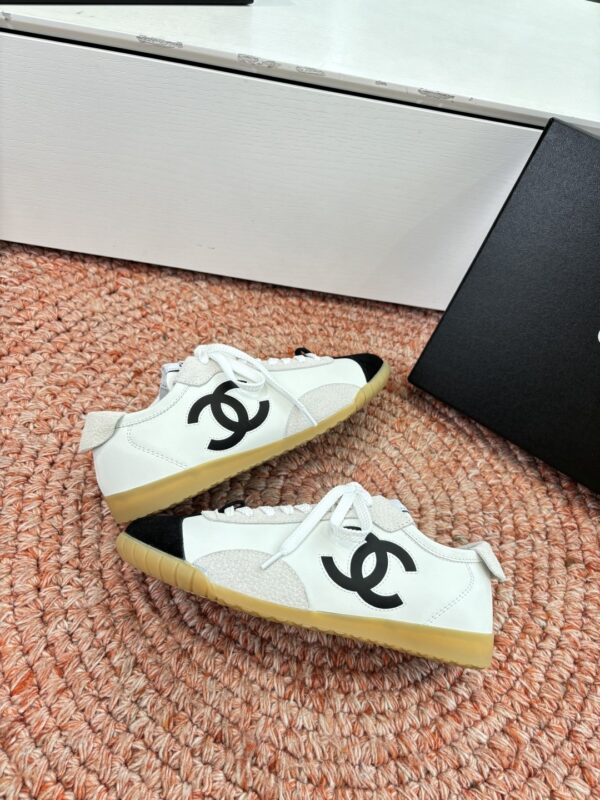 sy_no_6E51CCF1294369F6EDA2B6C5534073EB_3 Chanel White & Black Cap-Toe Low-Top Sneaker with Suede Detailing
