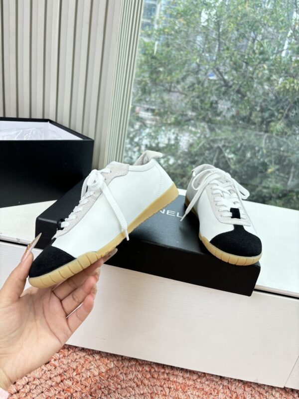 sy_no_6E51CCF1294369F6EDA2B6C5534073EB_5 Chanel White & Black Cap-Toe Low-Top Sneaker with Suede Detailing