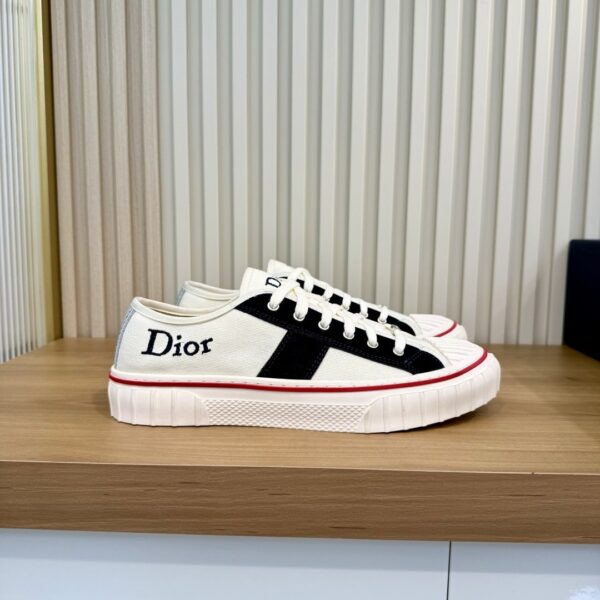 sy_no_716ED651878C2C856E9860857D9D38BA_0 Dior White-Black Canvas Low Sneaker