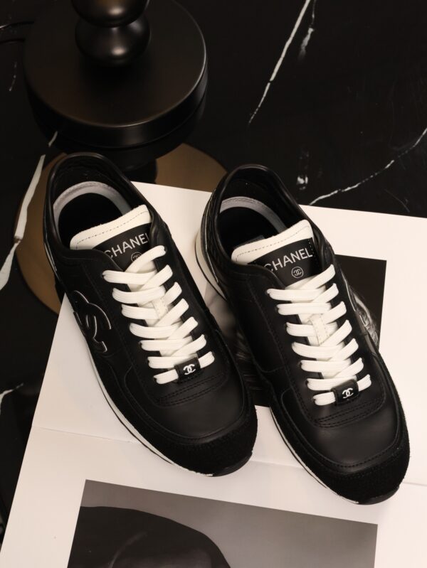 sy_no_7281AD9259070FB5D9F5F654A2AB23D1_1 Chanel Black and White Leather Low-Top Sneaker with Suede Toe Cap and CC Logo