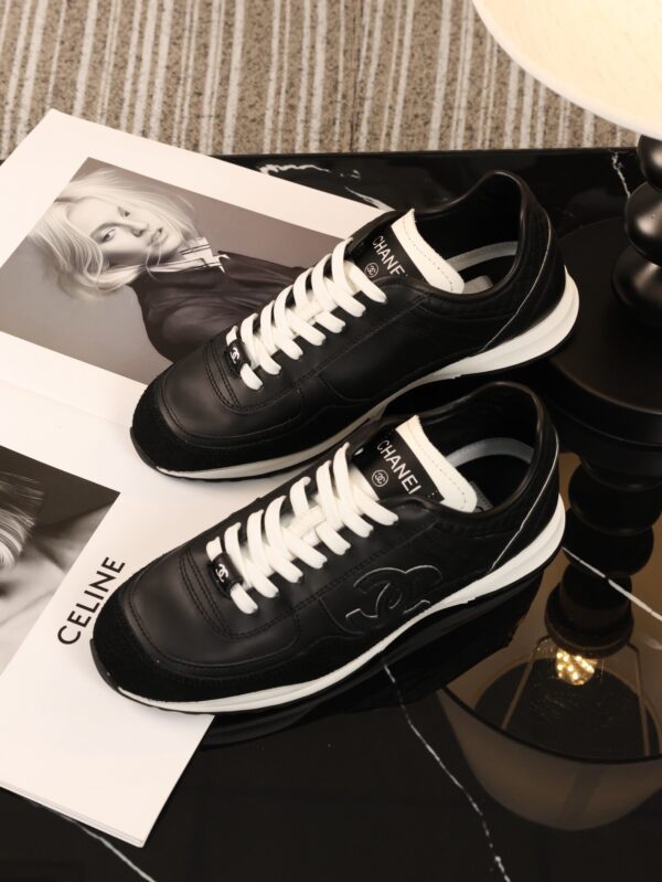 sy_no_7281AD9259070FB5D9F5F654A2AB23D1_5 Chanel Black and White Leather Low-Top Sneaker with Suede Toe Cap and CC Logo